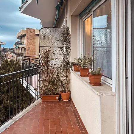 Private Parking A Due Passi Dalla Stazione Rapallo Exterior photo