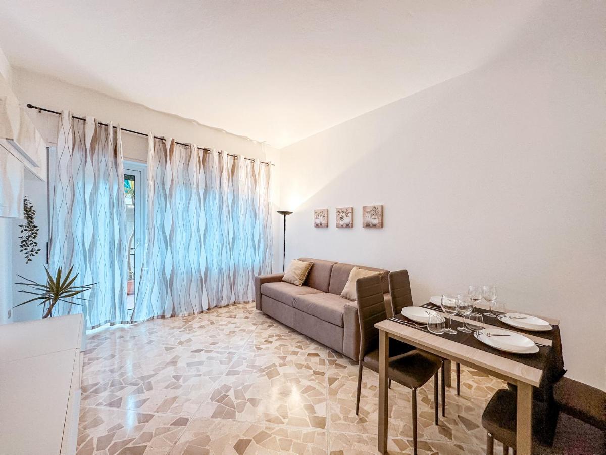 Private Parking A Due Passi Dalla Stazione *